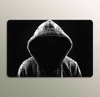 Siyah Fonda Gizemli Maskeli Karakter Ahşap Puzzle