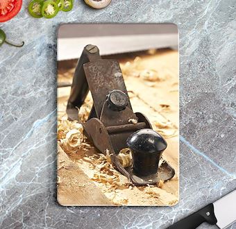 Ahşap Talaşları Arasında Eski Marangoz Rendesi Cam Kesim Tablası