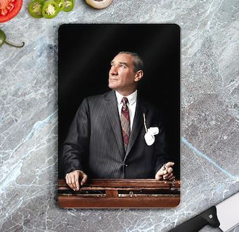 Atatürk - Dünyada her şey için, medeniyet için, hayat için, muvaffakiyet için en hakiki mürşit ilimdir, fendir. Cam Kesim Tablası