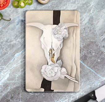 Cow’s Skull with Calico Roses Cam Kesim Tablası