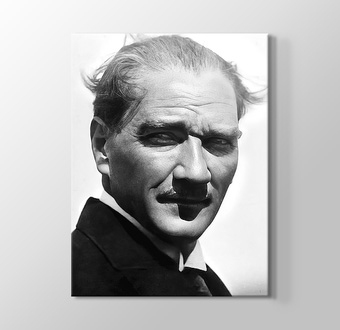 Atatürk'ün Rüzgarda Saçı Savrulurken