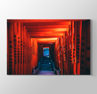 Bir Çin Tapınağındaki Kırmızı Renkli Geçit