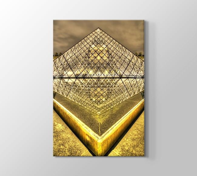  Paris - Louvre Pyramid