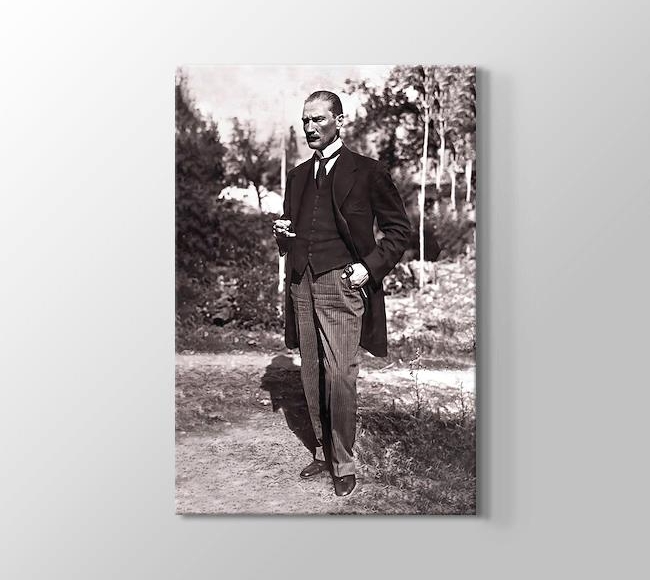  Mustafa Kemal - Sanatçı, esaslı kültür sahibi olmalı ve tarihi iyi bilmelidir