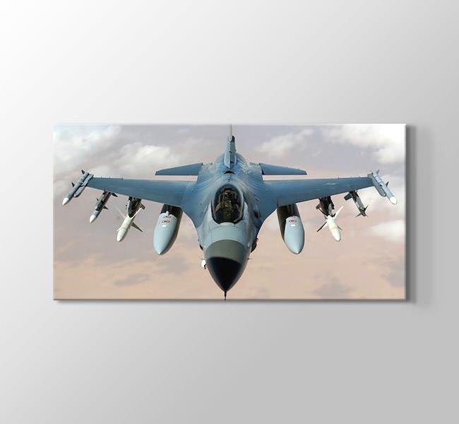  F16 Savaş Uçağı Göklerde