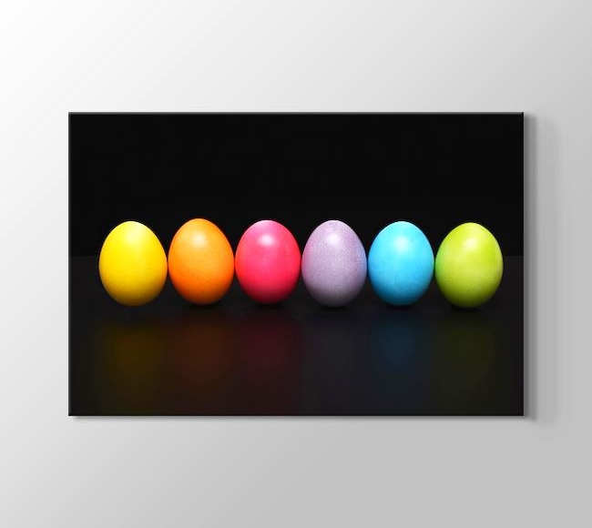  Siyah Fonda Renkli Paskalya Yumurtaları
