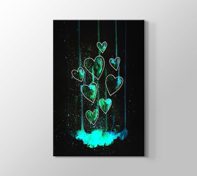  Su Altında Yeşil Işıklandırılmış Kalpler