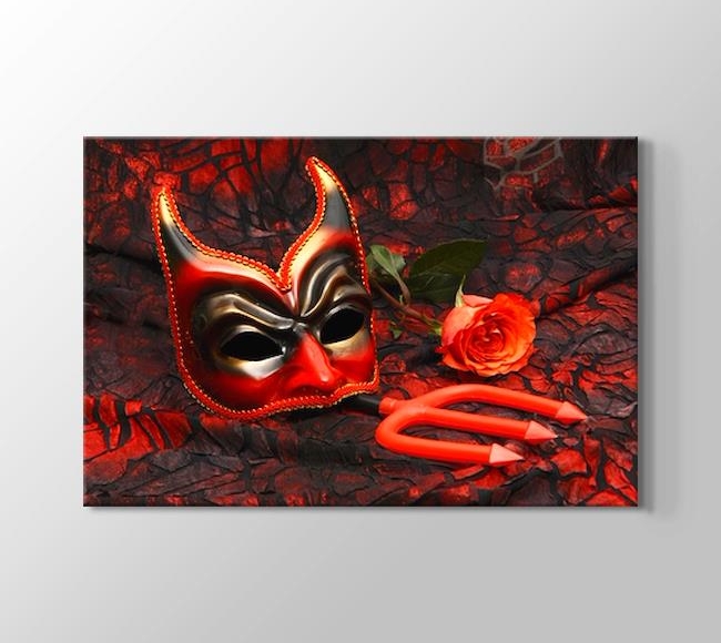  Kırmızı Karnaval Maskesi ve Kırmızı Gül