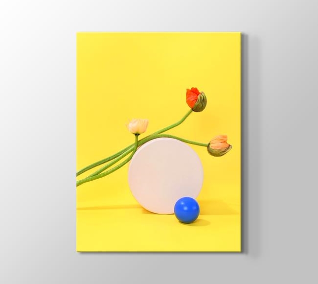  Sarı Fonda Mavi ve Beyaz Geometrik Şekillerle Çiçek Kompozisyonu