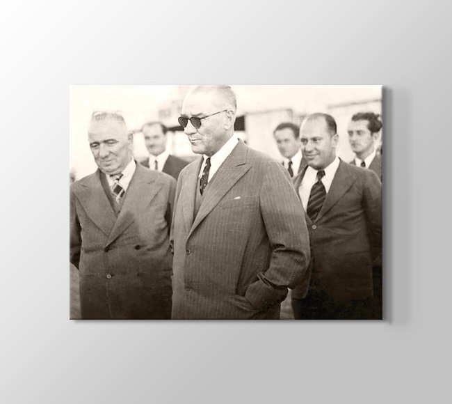  Atatürk - İstanbul Yeşilköy Havaalanı'nda 1935