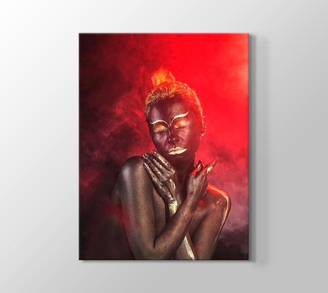  Kırmızı Işıkta Siyahi Kadın - Vücut Boyama Sanatı