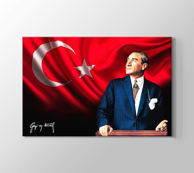  Atatürk ve Dalgalanan Türk Bayrağı