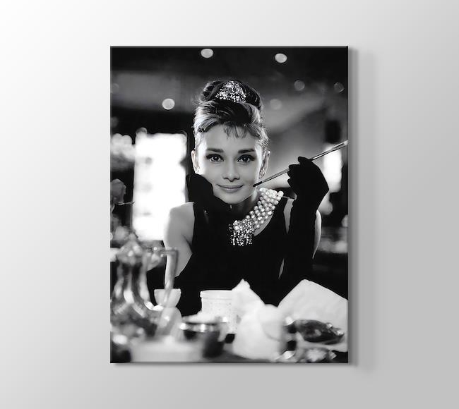  Tiffany'de Kahvaltı - Audrey Hepburn