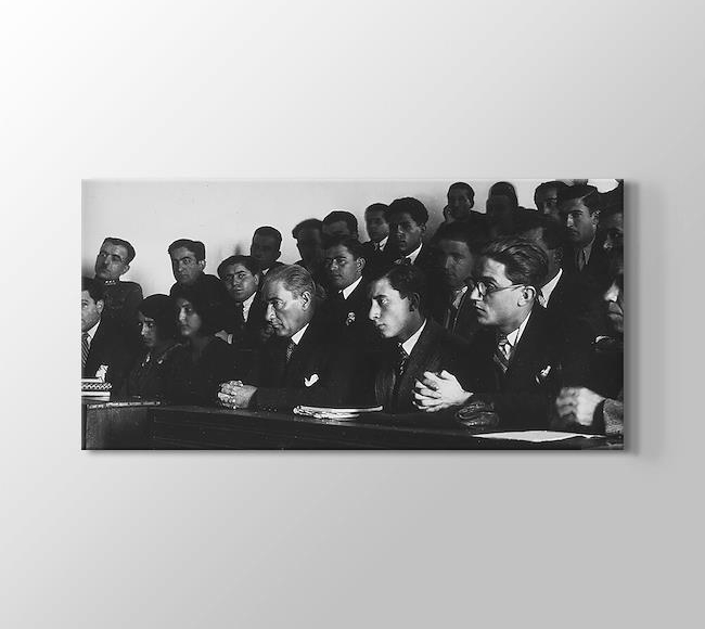  Mustafa Kemal Atatürk ve Gençler İstanbul Hukuk Fakültesi - Siyah Beyaz