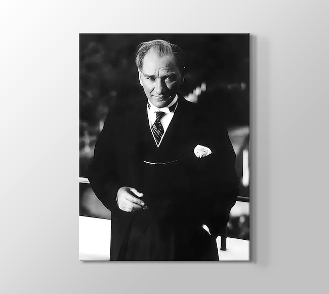  Mustafa Kemal Atatürk - Toplumun düşmanı cehalet, cehaletin düşmanı öğretmendir
