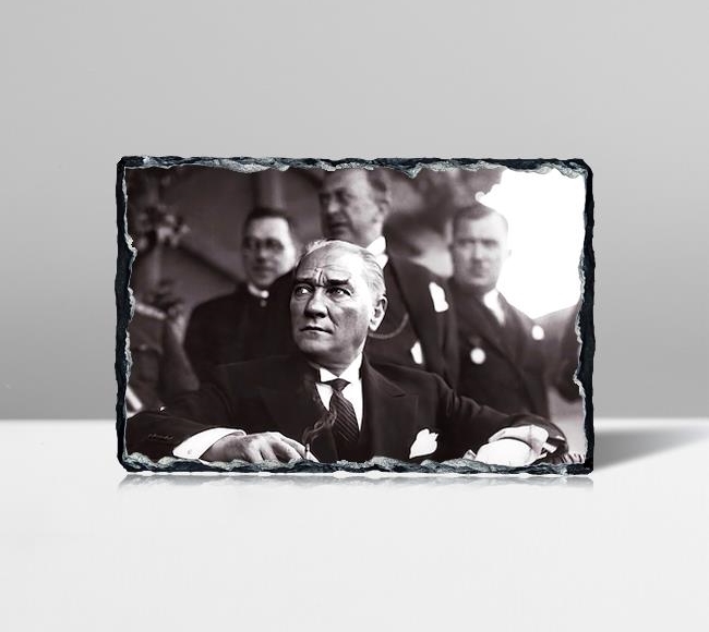 Atatürk - Benim gözümde hiçbir şey yoktur, ben yalnız liyakat aşığıyım