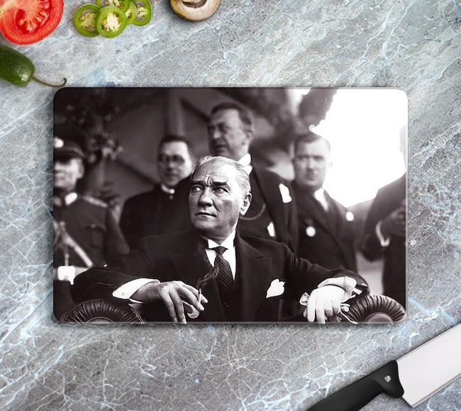 Atatürk - Benim gözümde hiçbir şey yoktur, ben yalnız liyakat aşığıyım