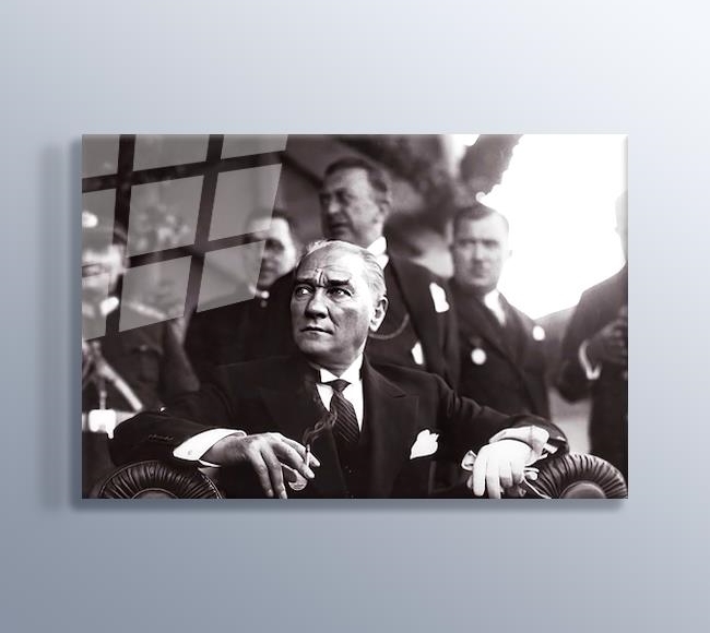 Atatürk - Benim gözümde hiçbir şey yoktur, ben yalnız liyakat aşığıyım