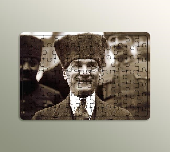 Atatürk  - Neş'eli olmayan insanlardan iki türlü şüphe edilir. Ya hastadır, yahut o insanın başkalarına bildirmek istemediği bir kuruntusu vardır
