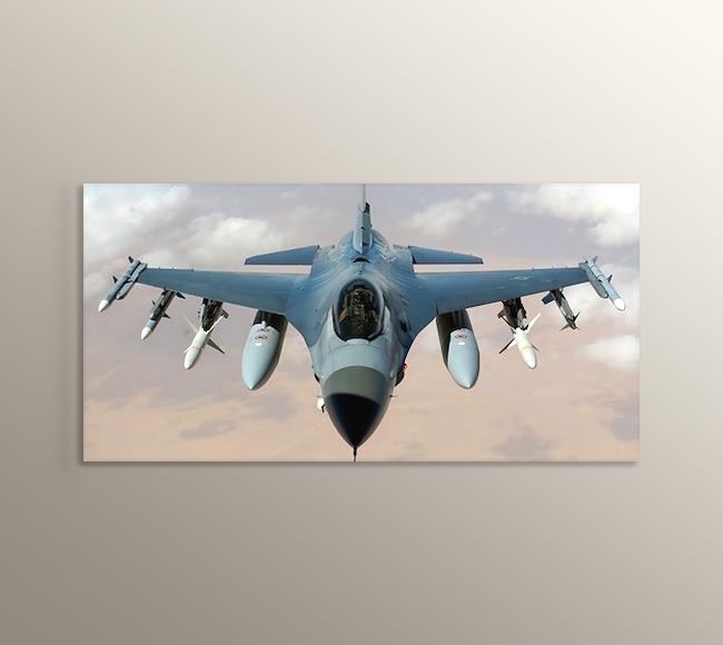 F16 Savaş Uçağı Göklerde