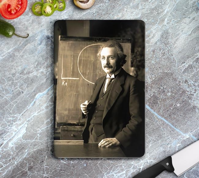 Albert Einstein - Kara Tahtada Anlatım Yaparken