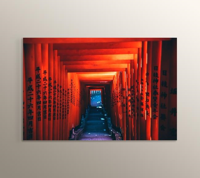 Bir Çin Tapınağındaki Kırmızı Renkli Geçit