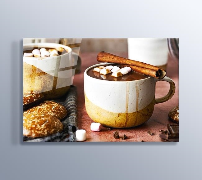 Kupadaki Sıcak Çikolataya Batırılmış Marshmallowlar