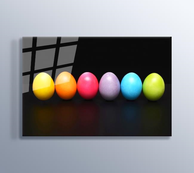 Siyah Fonda Renkli Paskalya Yumurtaları