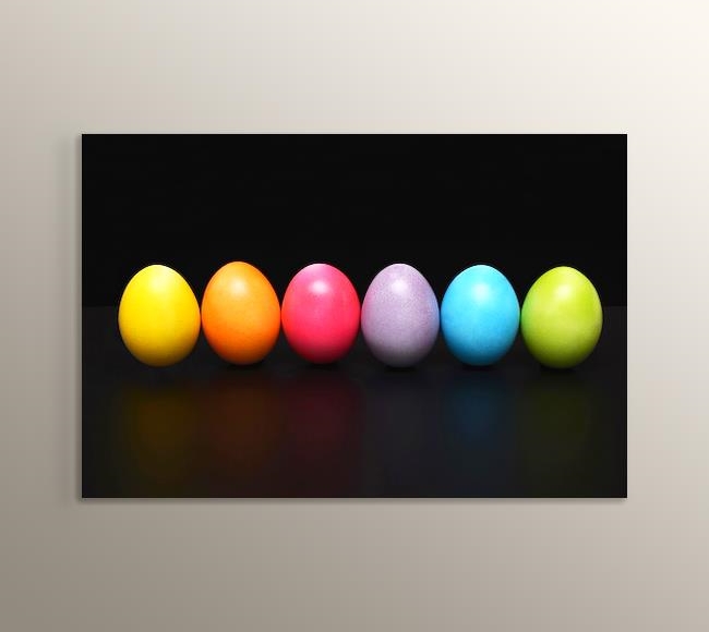 Siyah Fonda Renkli Paskalya Yumurtaları