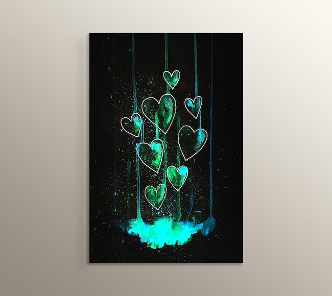 Su Altında Yeşil Işıklandırılmış Kalpler