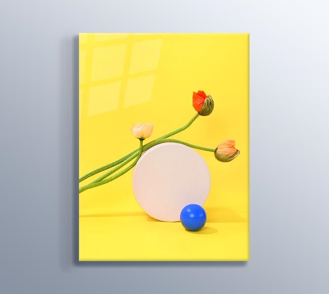 Sarı Fonda Mavi ve Beyaz Geometrik Şekillerle Çiçek Kompozisyonu