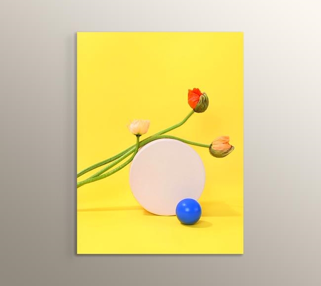 Sarı Fonda Mavi ve Beyaz Geometrik Şekillerle Çiçek Kompozisyonu