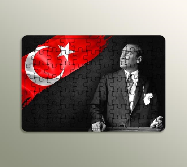 Siyah Fonda Atatürk ve Türk Bayrağı
