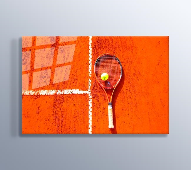Tenis Kortunda Raket ve Tenis Topu