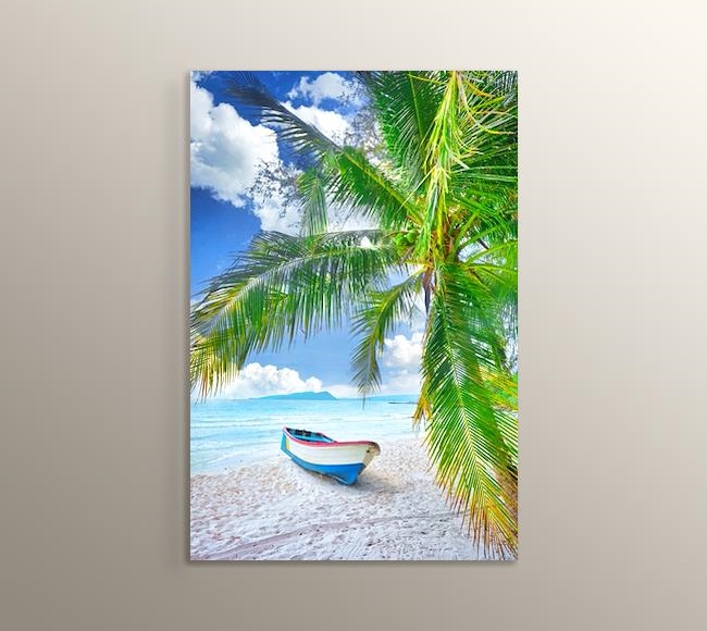 Kumsaldaki Palmiye Ağacı ve Tekne