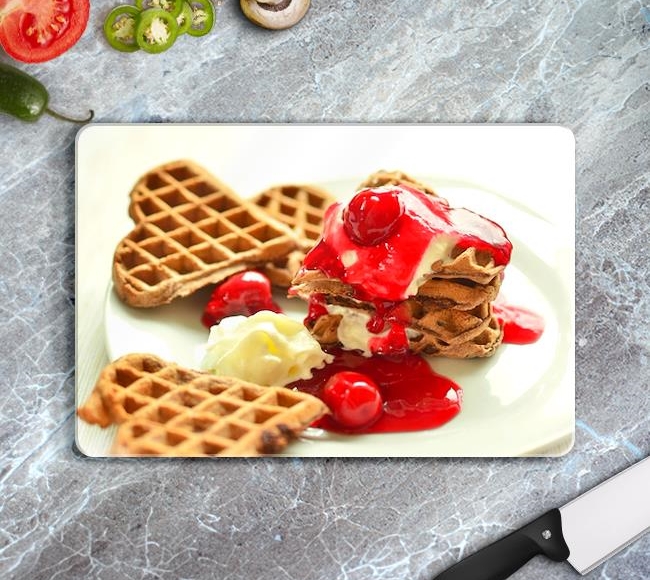 Üzerleri Süslenmiş Kalp Şeklinde Wafflelar