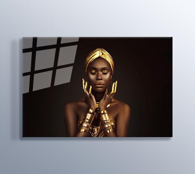 Afrikalı Kadın Yüzü - Altın Rengi Boyalar ve Takılar