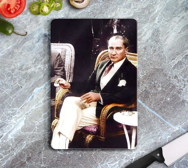 Atatürk - Medeniyetin emir ve talep ettiğini yapmak insan olmak için yeterlidir