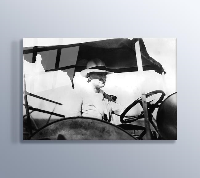 Atatürk Traktör Kullanırken - Milli ekonominin temeli tarımdır