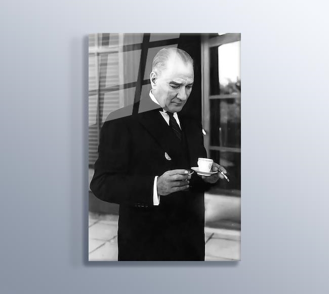Atatürk Kahve İçerken
